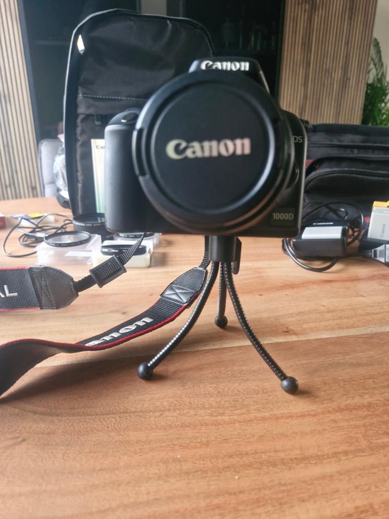 Canon  eos 1000D camera incl assortiment, Ophalen, Gebruikt, Spiegelreflex, Canon