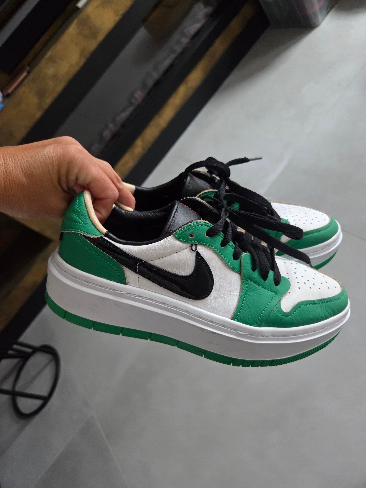 Nike platform sneakers maat 39 zo goed als nieuw, Nike, Ophalen of Verzenden, Groen, Sneakers of Gympen