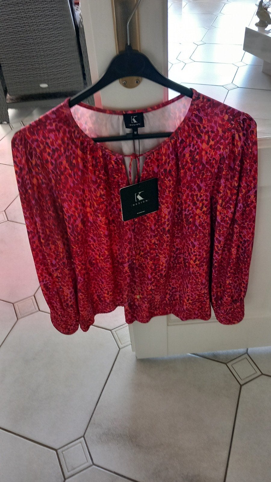 MOOI *K-DESIGN* CORAAL KLEURIGE TRAVEL BLOUSE/TOP NIEUW!!, K-DESIGN., Ophalen of Verzenden, Nieuw, Maat 38/40 (M)