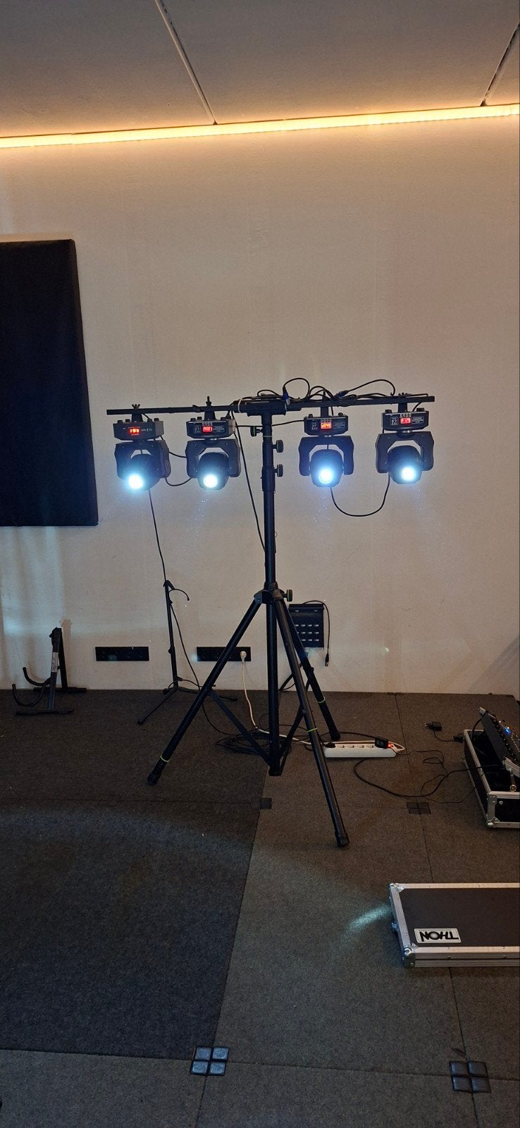 8x Mini Movingheads met 2 Gravity Stands en DMX Kabels, Ophalen, Zo goed als nieuw, Licht, Kleur