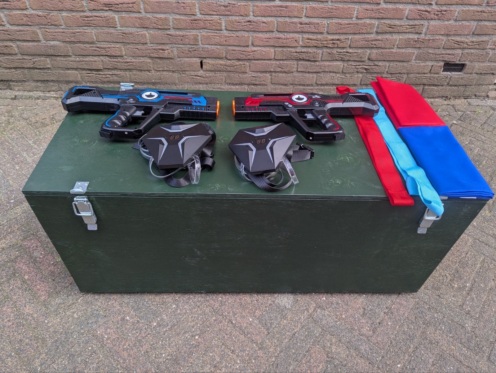 Te huur: lasergame set met starshooter vesten, anti-cheat, Hobby en Vrije tijd, Ophalen, Verjaardag