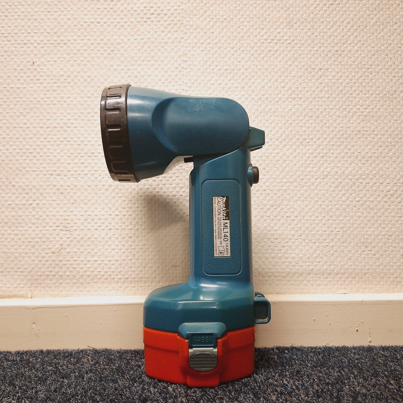 Makita ML140 - Werklamp / Zaklamp + Accu, Caravans en Kamperen, Gebruikt, ., Ophalen of Verzenden, .