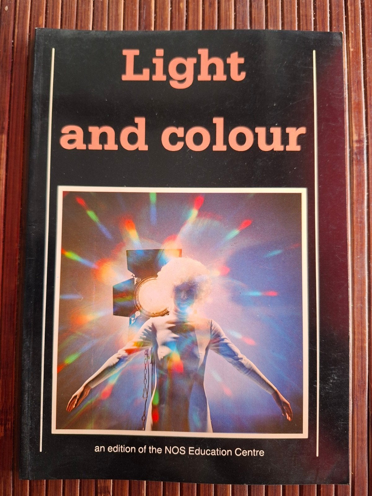 Light and Colour - NOS Education Centre, Boeken, Ophalen of Verzenden, Zo goed als nieuw, Overige onderwerpen, NOS Education Centre