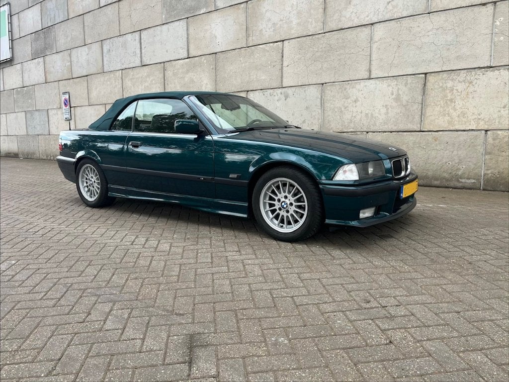 BMW 325i Cabrio E36 | 1995 | 72.790 km, Auto's, Automaat, Achterwielaandrijving, Zwart, Cabriolet