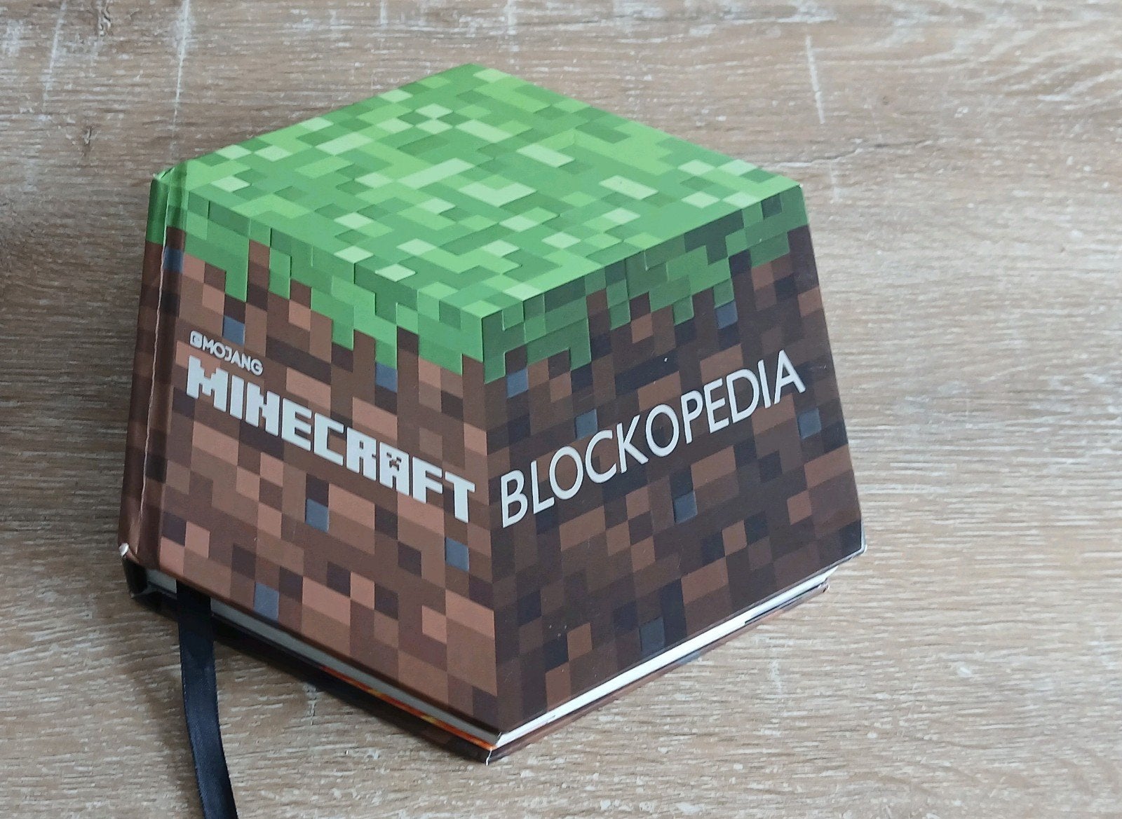 Boek Minecraft Blockopedia hexagon zeshoek game handboek, Ophalen of Verzenden, Gelezen