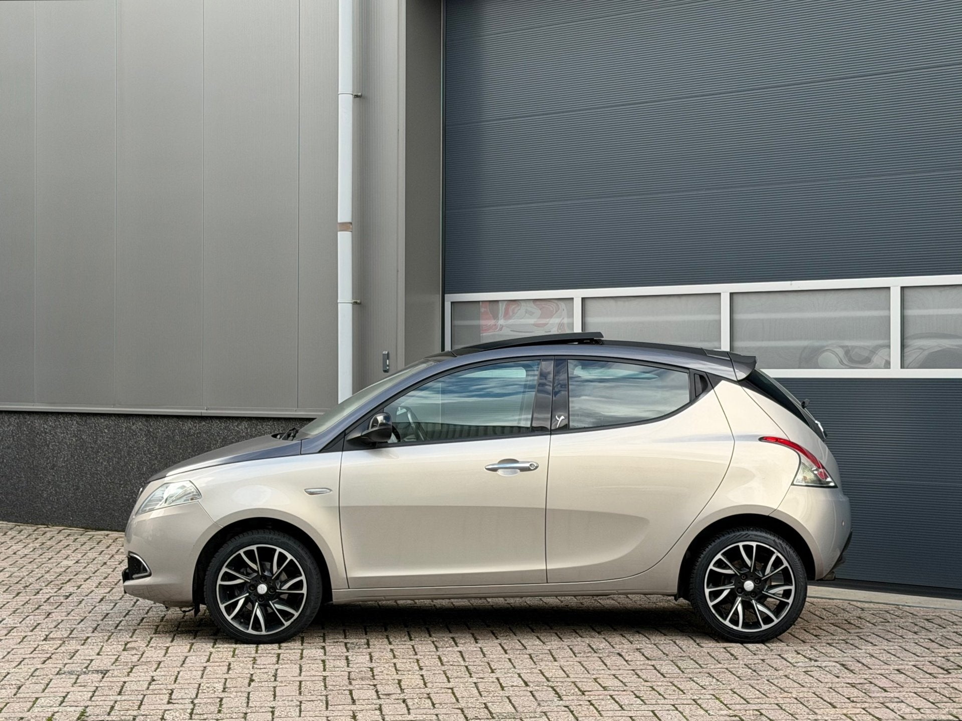 Lancia Ypsilon 0.9 TwinAir Platinum bj.2014 5 Drs|Leder|Clim, Auto's, Voorwielaandrijving, Euro 5, 86 pk, Gebruikt