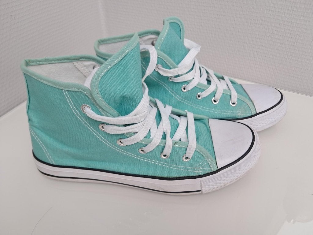 Schoenen Gympen Panther canvas  Maat : 39 Kleur : groen, Panther, Ophalen of Verzenden, Groen, Sneakers of Gympen