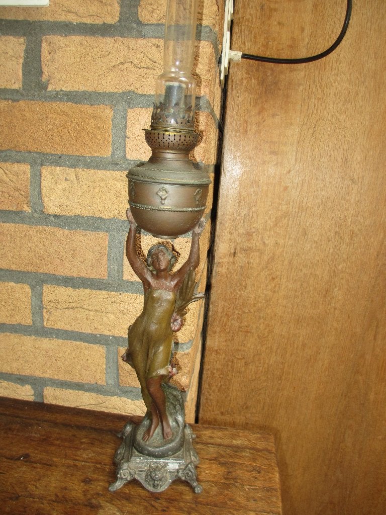 Antieke petroleum olielamp met art deco elementen, Ophalen of Verzenden