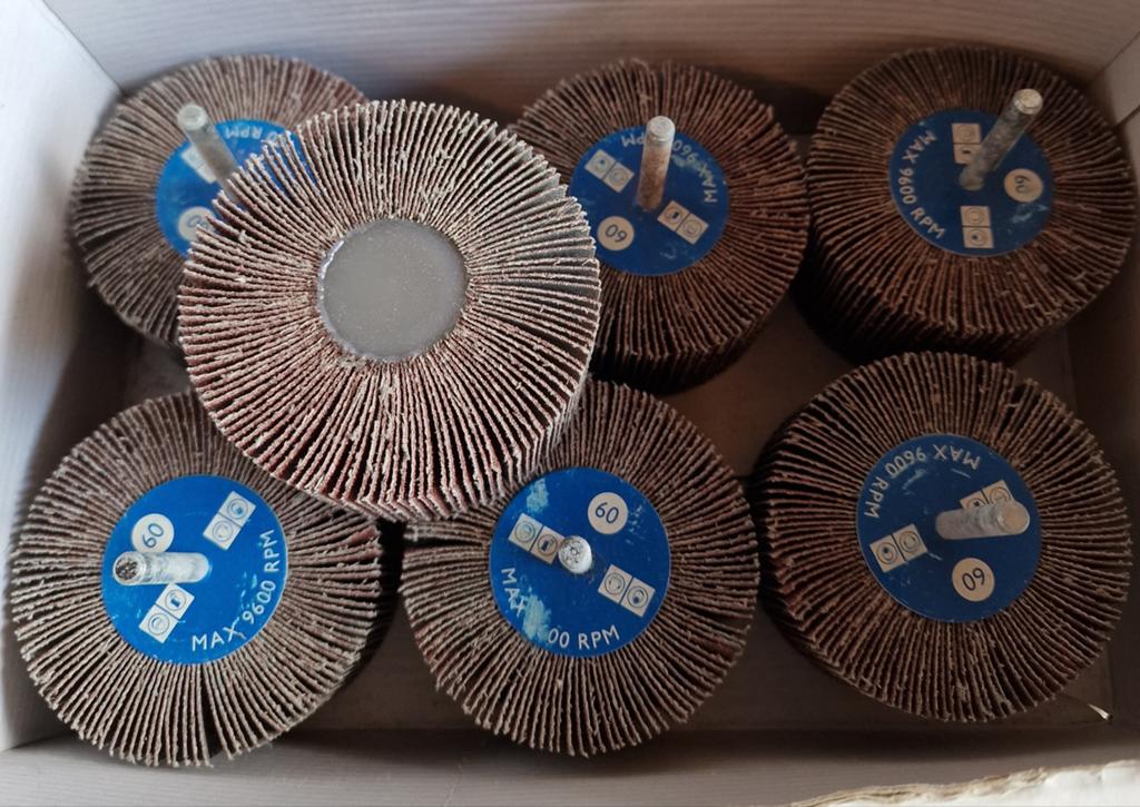 Flexovit en Norton schuurmateriaal, Ophalen