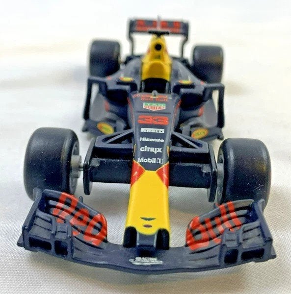 Bburago Red Bull Racing Verstappen RB13 F1 modelauto 1:32, Auto, Verzenden, Zo goed als nieuw, Noidea@gmail.com