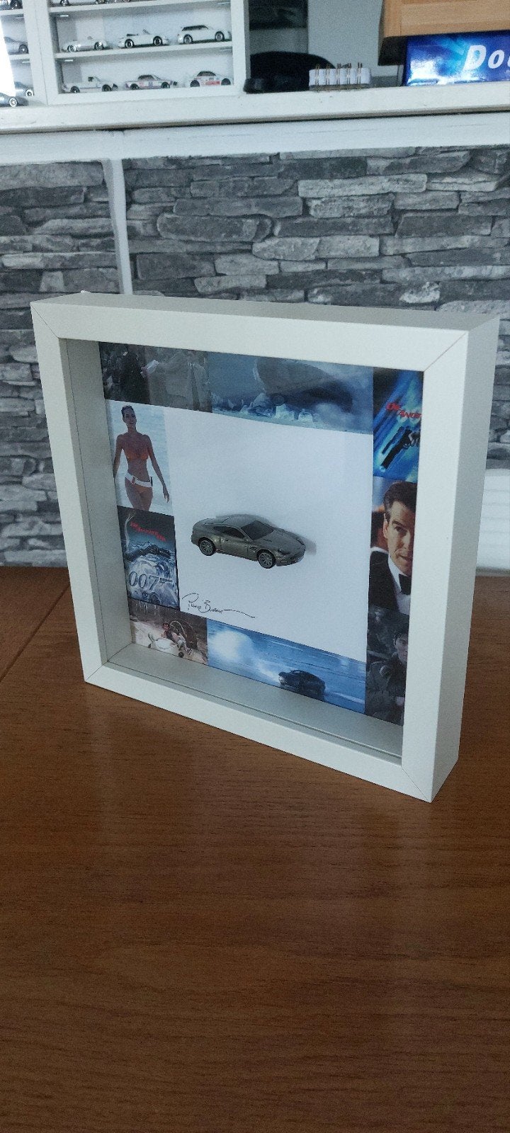 IKEA lijst (25x25cm) incl. Hot Wheels Aston Martin Vanquish, Ophalen of Verzenden, Zo goed als nieuw, Hout