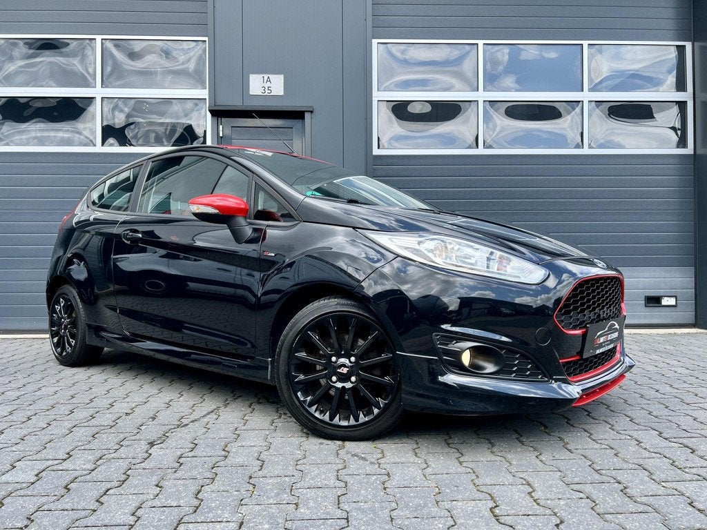 Ford Fiesta 1.0 EcoB. ST LINE *PDC*ECC*RED ON BLACK, Voorwielaandrijving, Gebruikt, Euro 6, 23 km/l