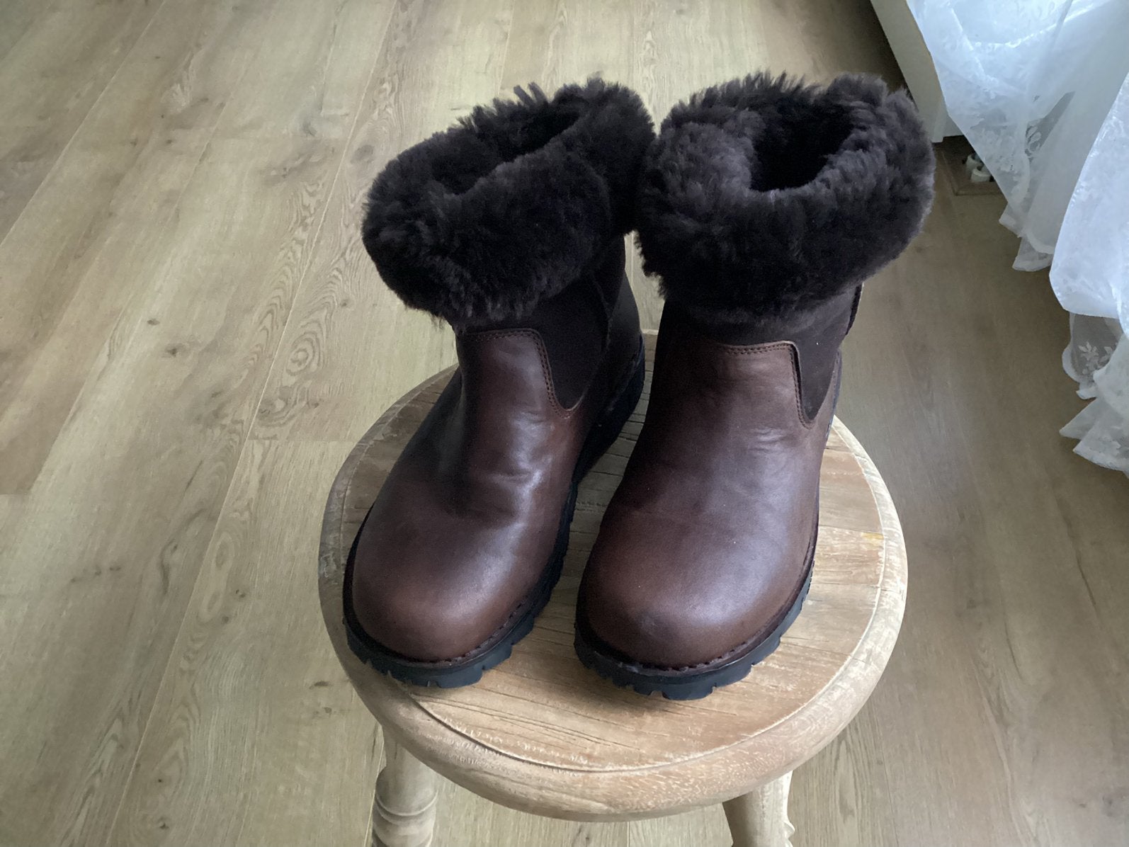 UGG outdoor boots 41 unisex, Kleding | Dames, Schoenen, Bruin, Lage of Enkellaarzen, Nieuw, Ophalen of Verzenden