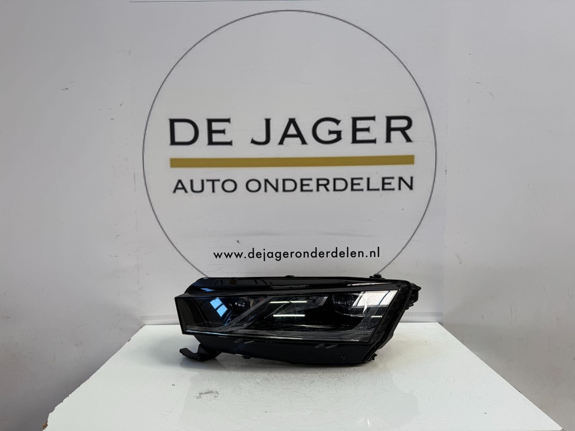 SKODA OCTAVIA 4 FULL LED KOPLAMP LINKS 5E4941015A, Skoda, Skoda Auto a.s., Gebruikt, Infoline@skoda-auto.cz