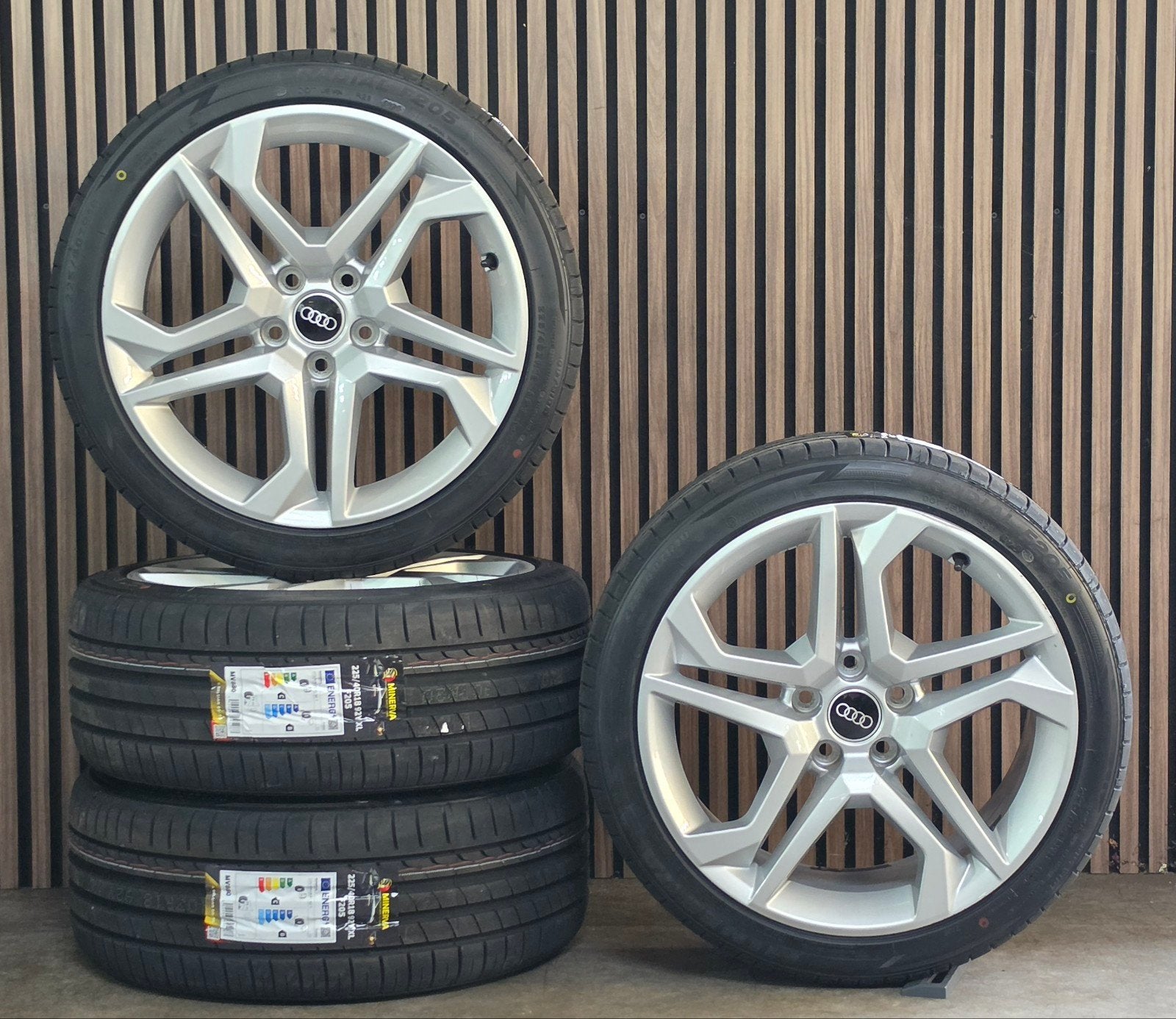 Nette 18" Orig AUDI A3 A4 Golf Caddy velgen+NIEUWE Banden, Ophalen, Gebruikt, Banden en Velgen, Audi