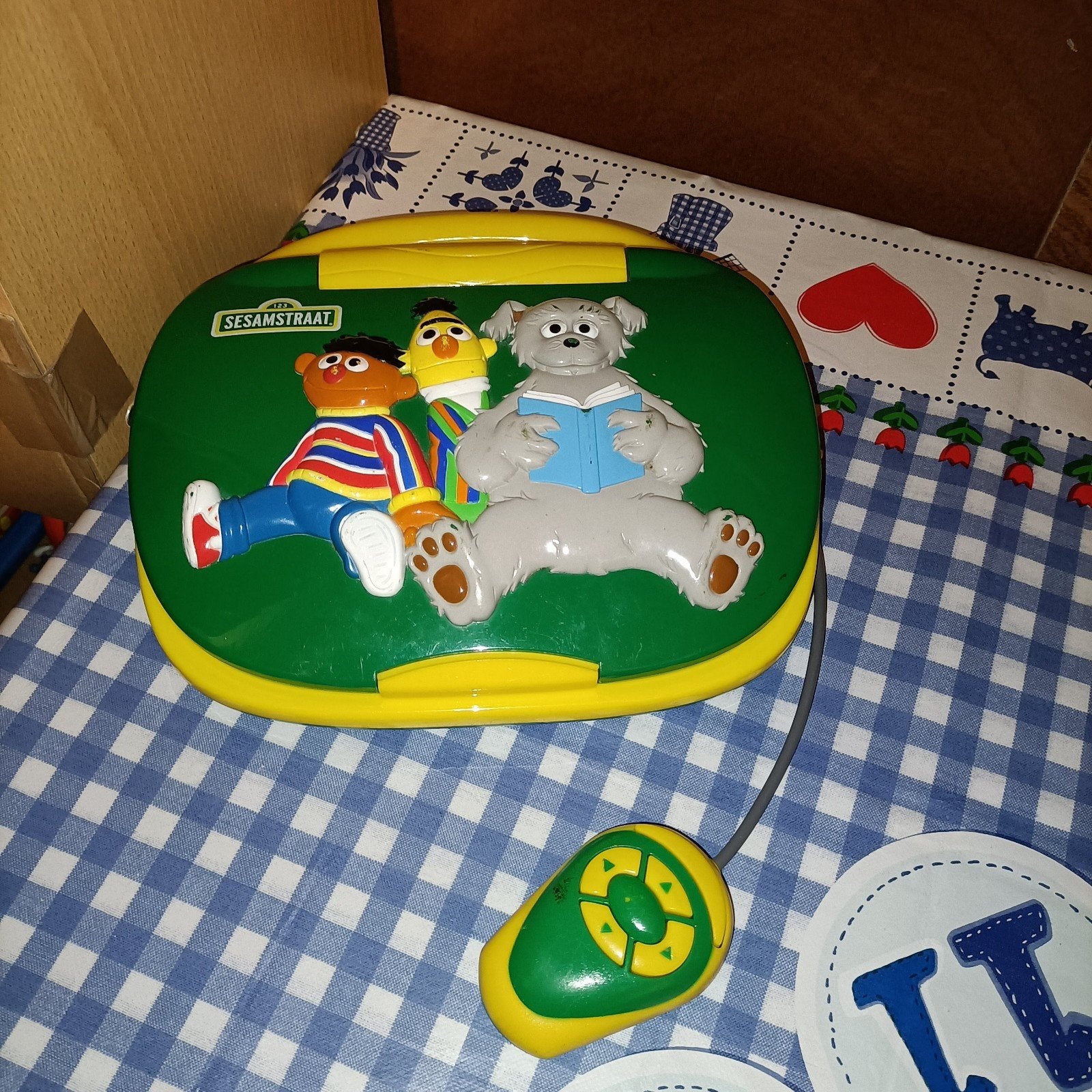 Leuke en leerzame spelletjes kinder laptop Sesamstraat, Ophalen of Verzenden, Zo goed als nieuw