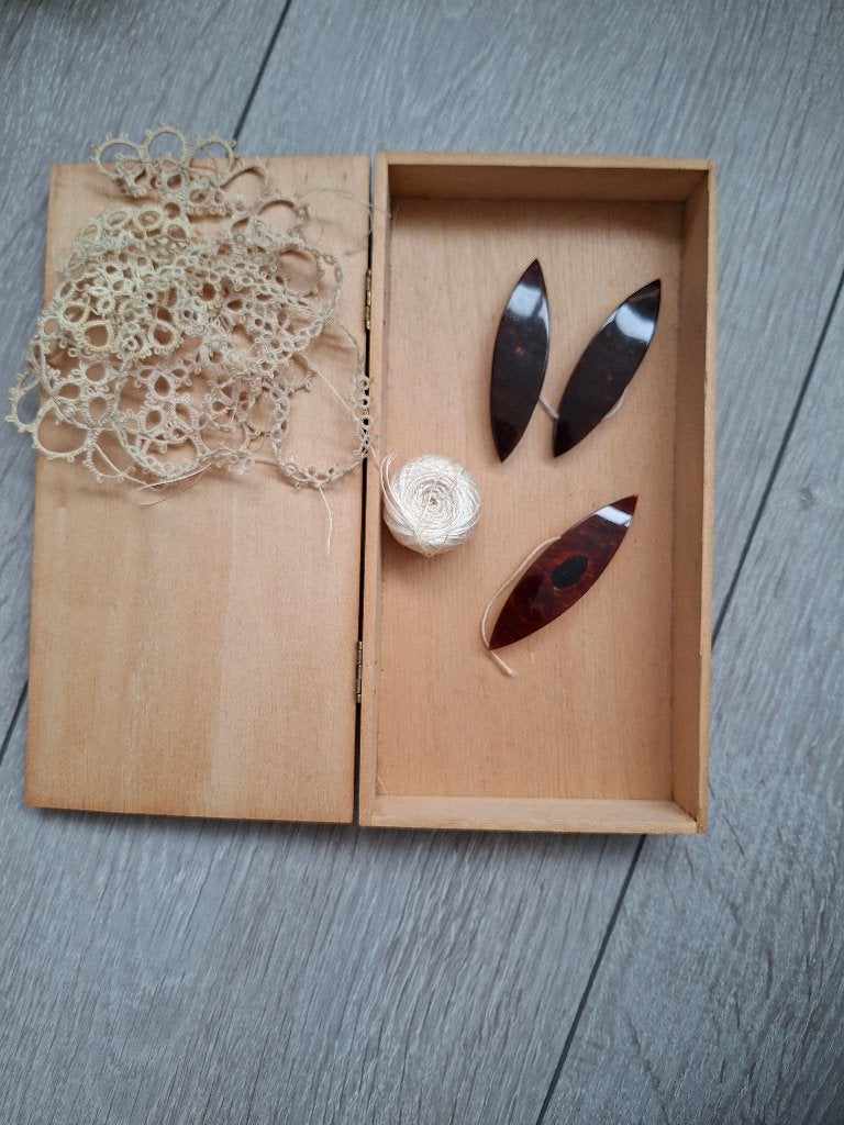 Frivolite matriaal, Antiek en Kunst, Ophalen of Verzenden