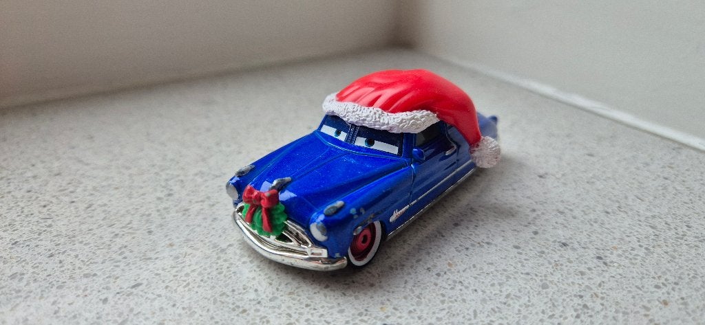 Disney Pixar Cars Doc Hudson Christmas Edition, Ophalen of Verzenden, Zo goed als nieuw