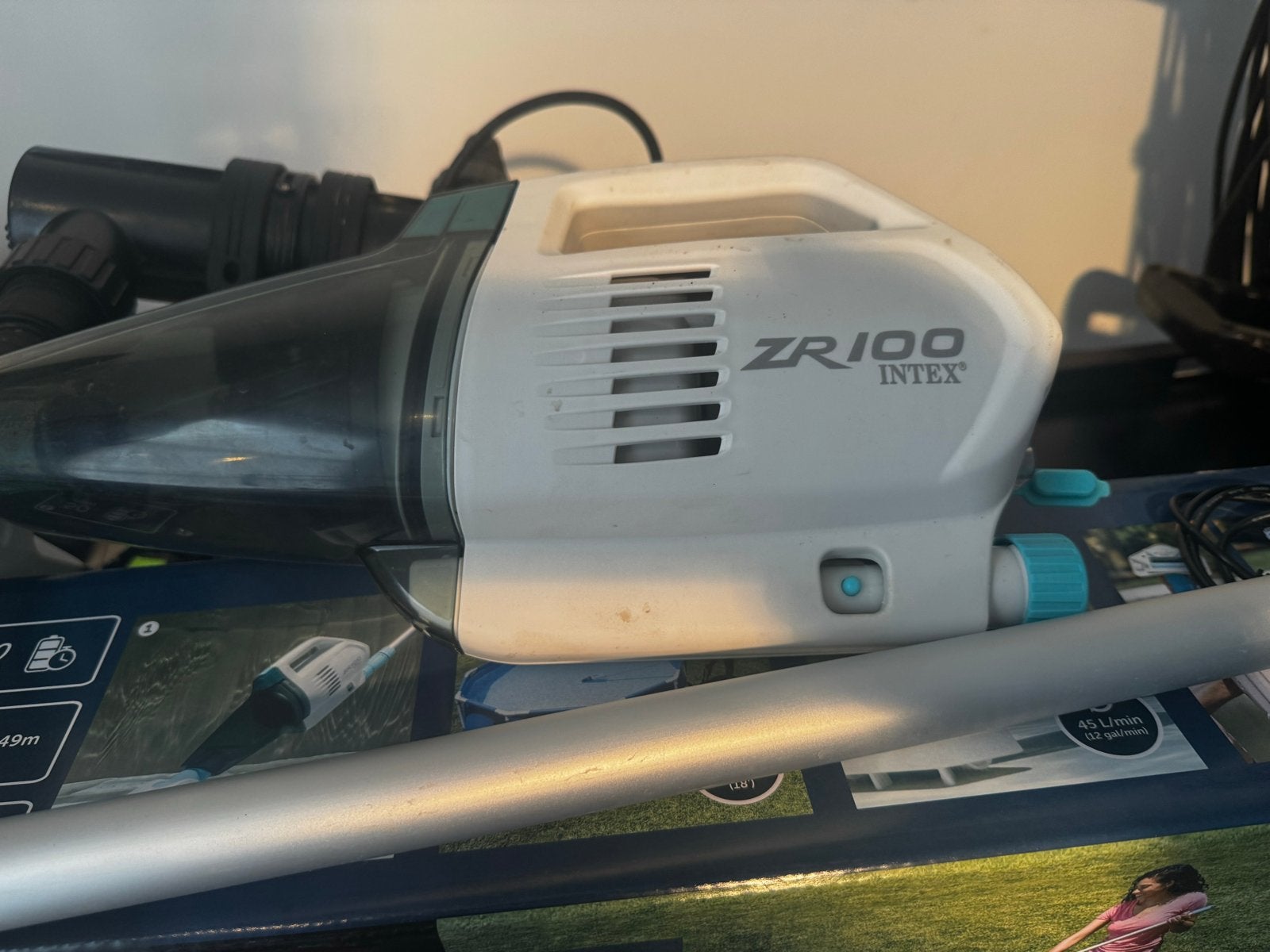 Intex ZR100 Oplaadbare Zwembad- en Spa Stofzuiger, Ophalen of Verzenden, Zo goed als nieuw, Overige typen