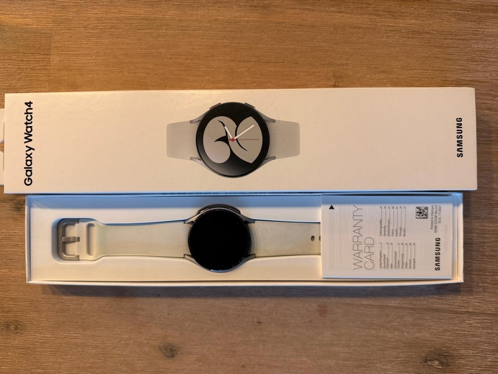 Samsung Galaxy Watch4 - Zilver met Wit Bandje, Stappen, Wit, Ophalen of Verzenden, Zo goed als nieuw