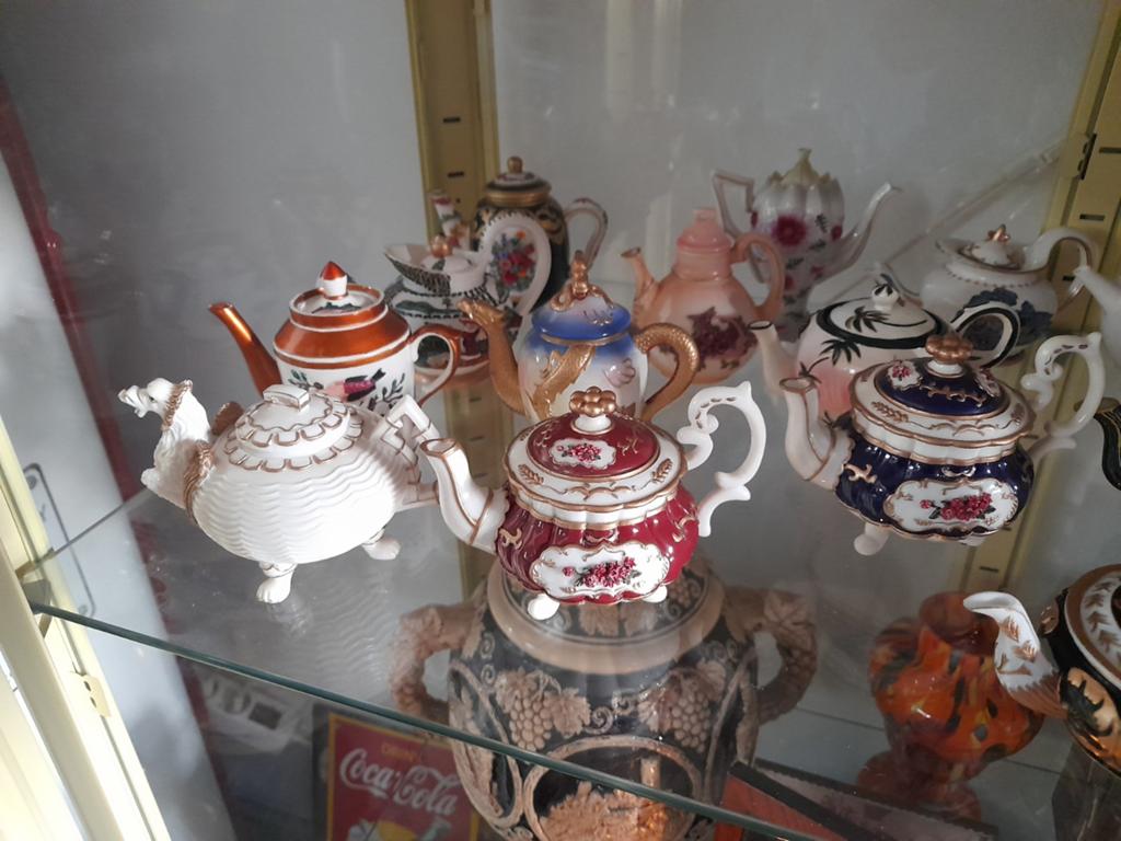 17 theepotjes Mayfair edition, Verzamelen, Ophalen of Verzenden