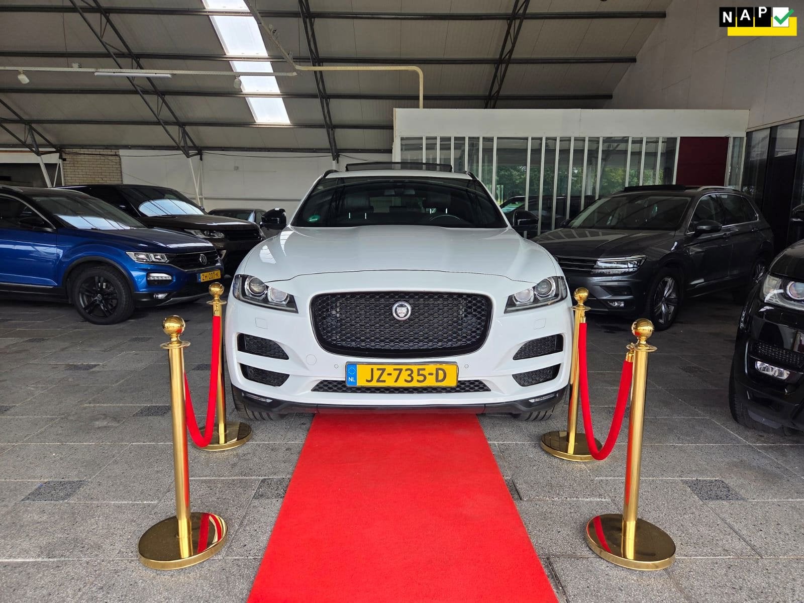 Jaguar F-PACE 2.0D PANORAMA EURO6! 2016!, Auto's, Achterwielaandrijving, Gebruikt, Euro 6, 2000 kg