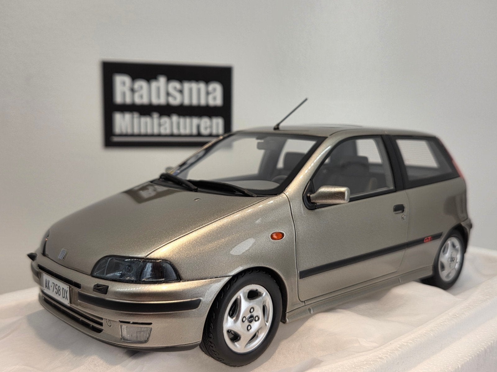 Fiat Punto GT 1400 2 serie 1996 - Grijs - 1:18 Laudoracing, Auto, Nieuw, Ophalen of Verzenden, Laudoracing Models