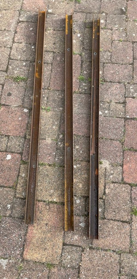 3 metalen gleuven 5x5 cm. Fietsendragers?, Ophalen, Gebruikt, IJzer