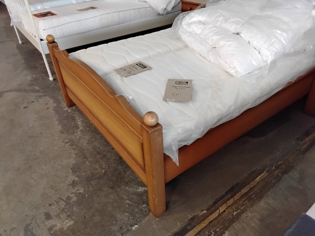 Diverse bedden, kom kijken in onze winkel! Second Life W'ga, Huis en Inrichting, Ophalen, Gebruikt, Tweepersoons, 140 cm