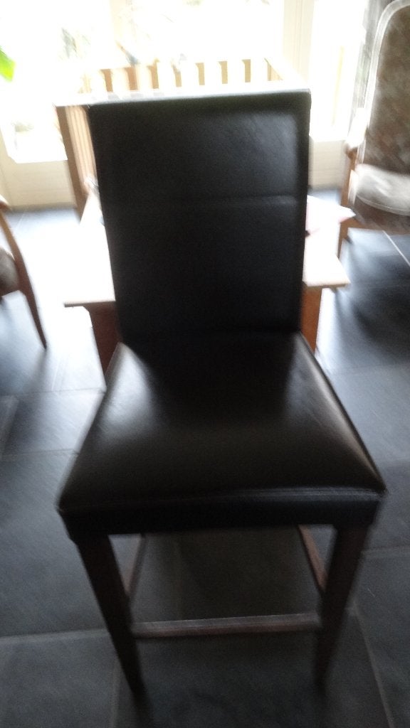 Houten barkruk , ZGAN , met leren zitting en rugleuning, Huis en Inrichting, Barkrukken, Met voetsteun, 60 tot 90 cm, Ophalen of Verzenden