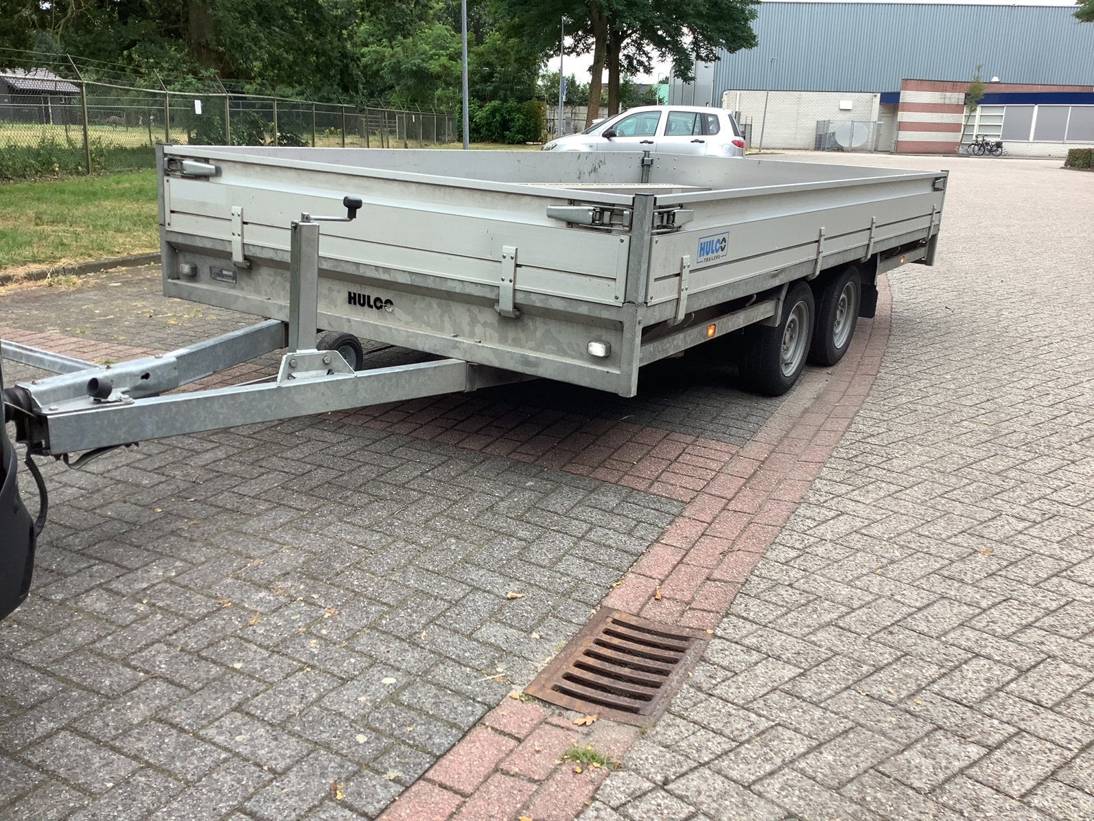 Hulco 3000 kg           ( eventueel alu oprijplanken ), Ophalen, Zo goed als nieuw