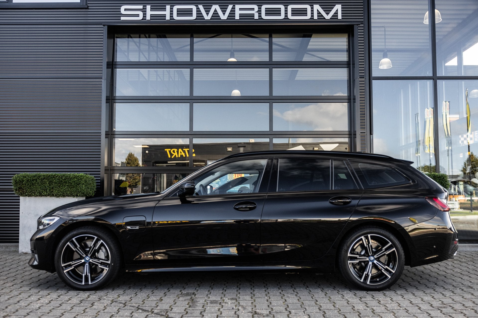 BMW 3-serie Touring M 330e xDrive, 292 PK, Sportstoelen, Mem, Gebruikt, Zwart, 4 cilinders, Zwart