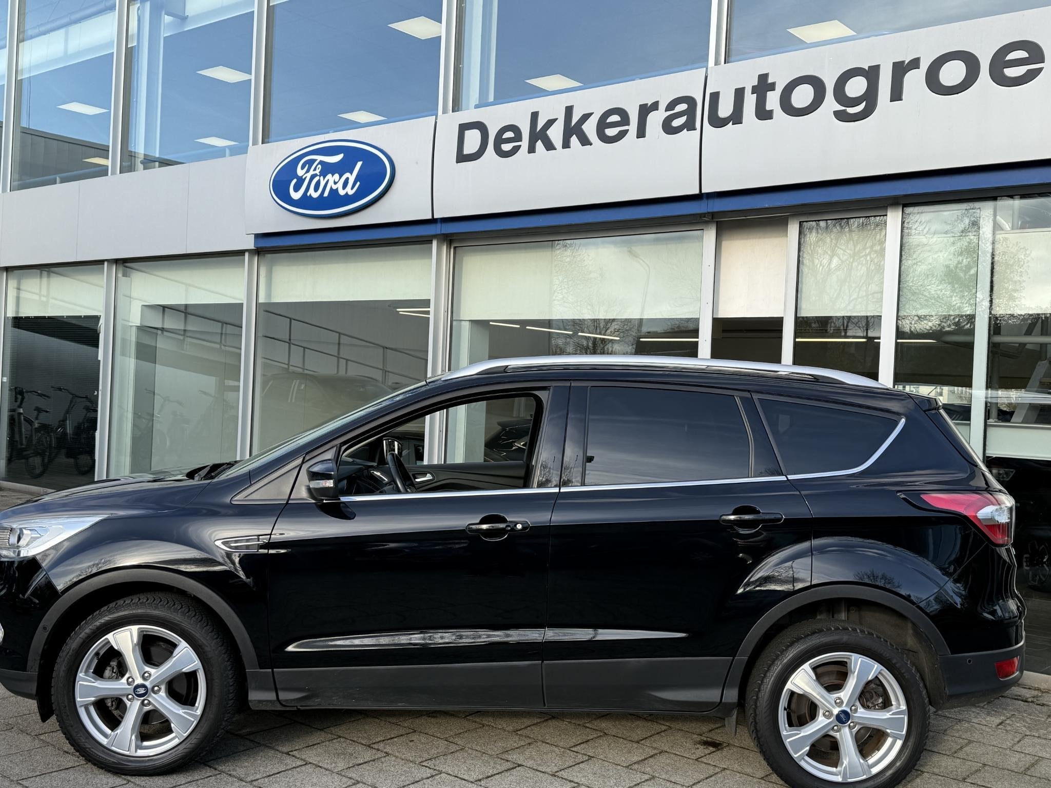 Ford Kuga 1.5 EcoBoost Titanium, Auto's, Voorwielaandrijving, Euro 6, 4 cilinders, Leder en Stof