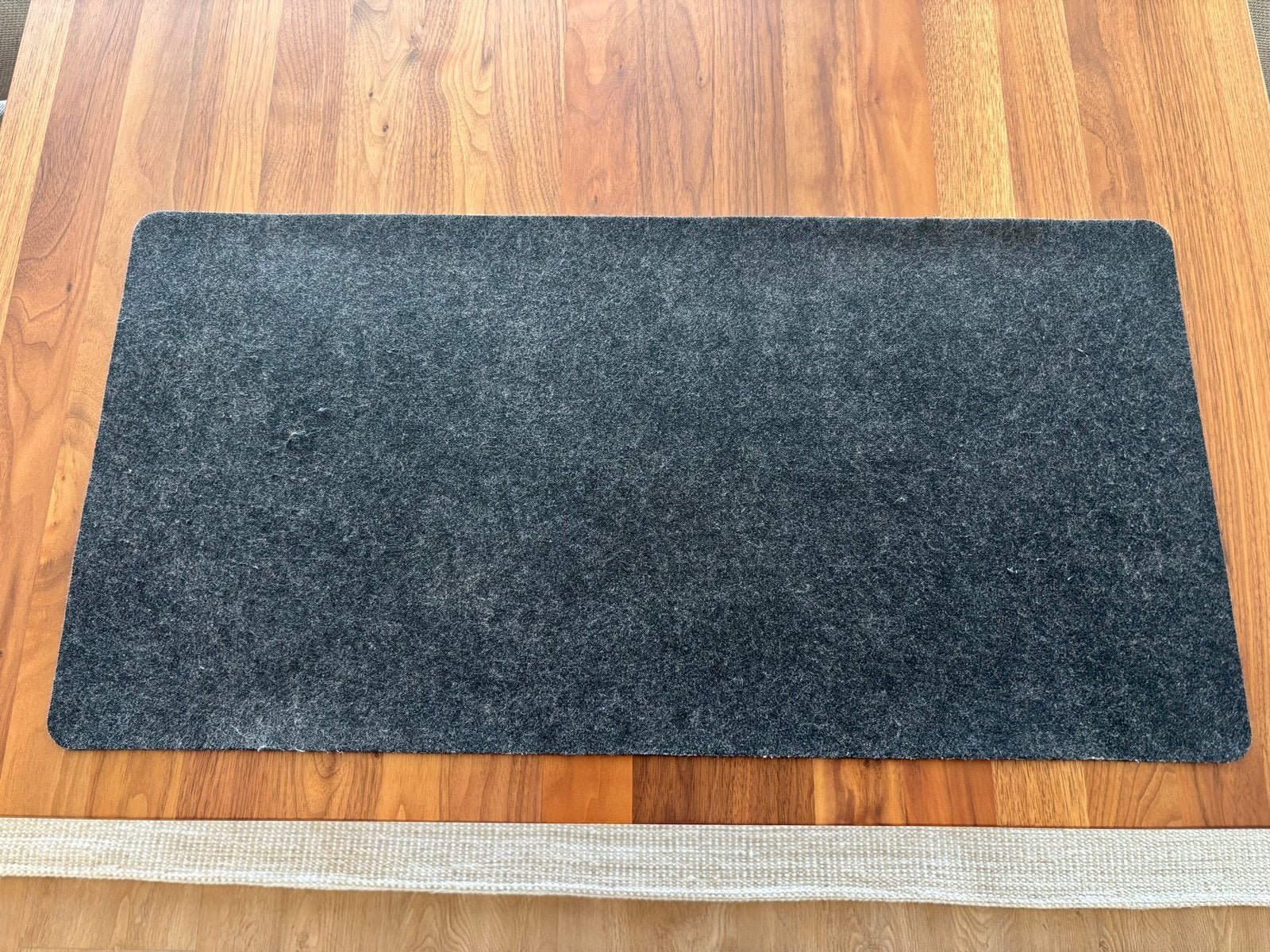 Grijze vilten deskmat 70  35 cm – nieuw, Ophalen of Verzenden, Nieuw