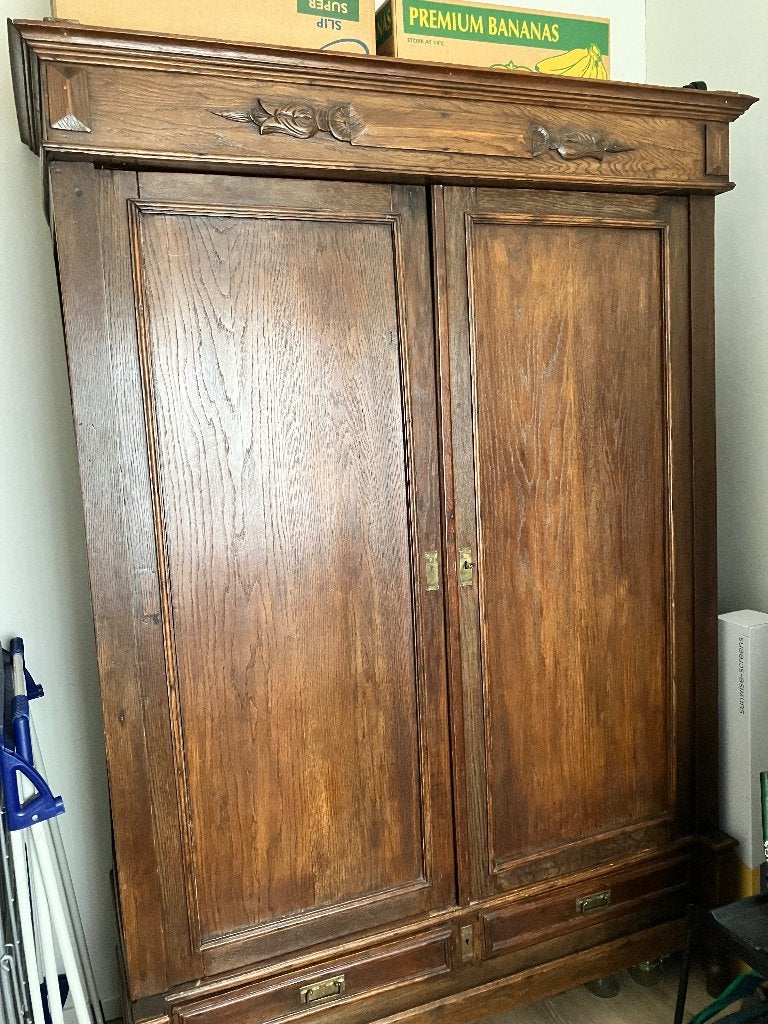 Meidenkast, Ophalen