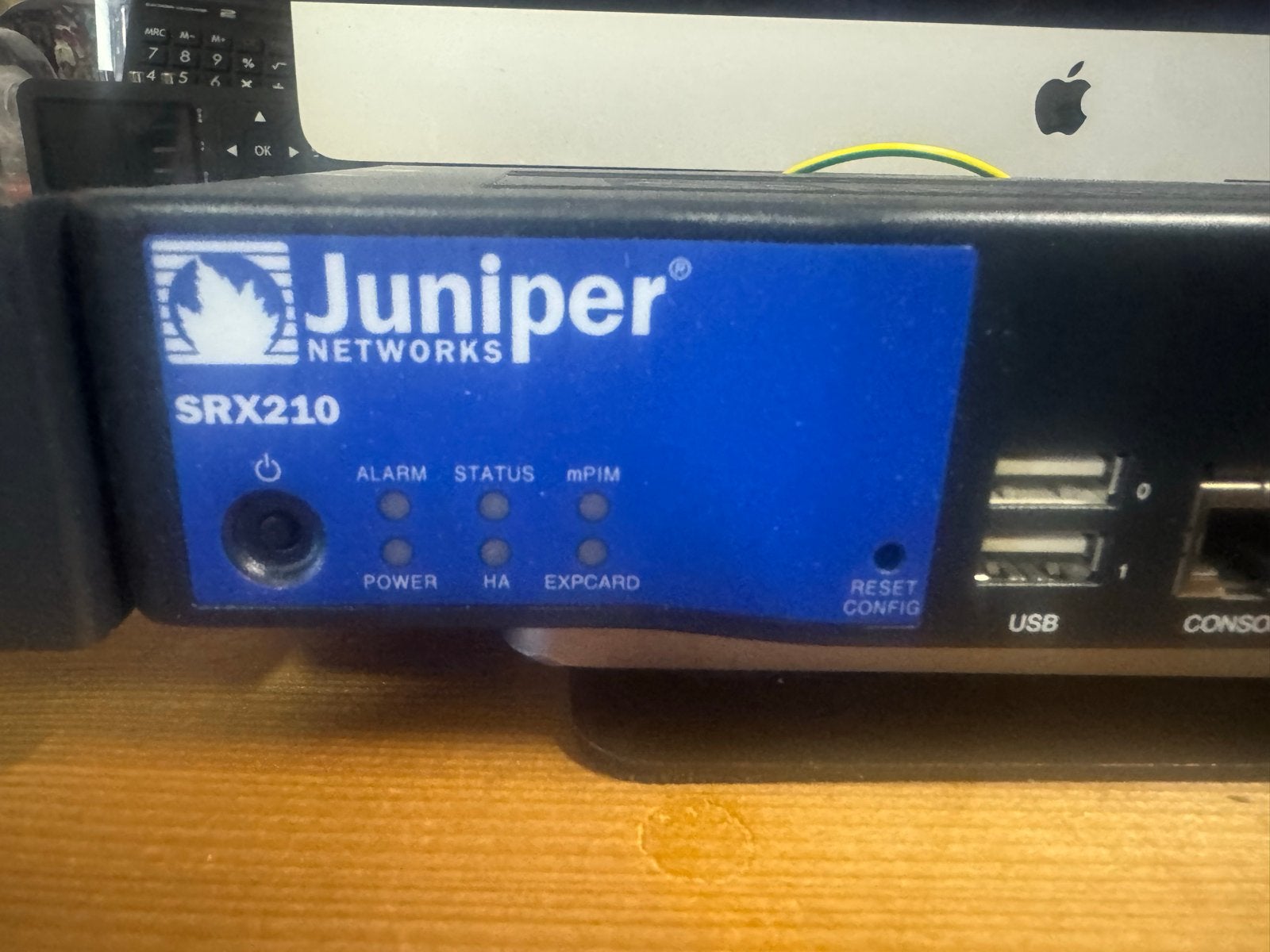 Juniper Networks SRX210 Services Gateway Router / Firewall, Computers en Software, Routers en Modems, Ophalen of Verzenden, Gebruikt