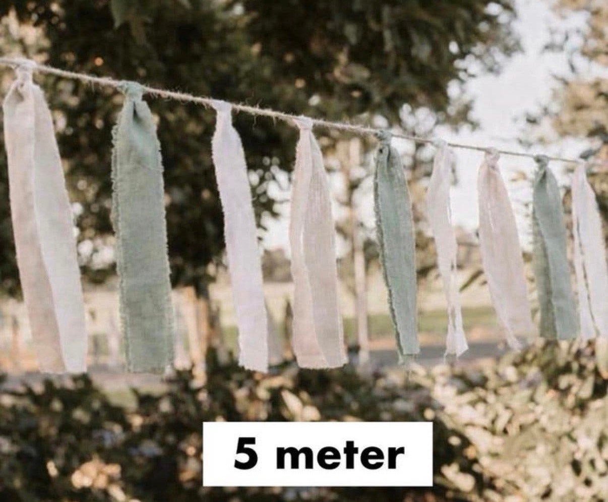 Nieuwe stoffen slinger 5 meter (saliegroen/beige/wit), Ophalen of Verzenden, Nieuw, Versiering