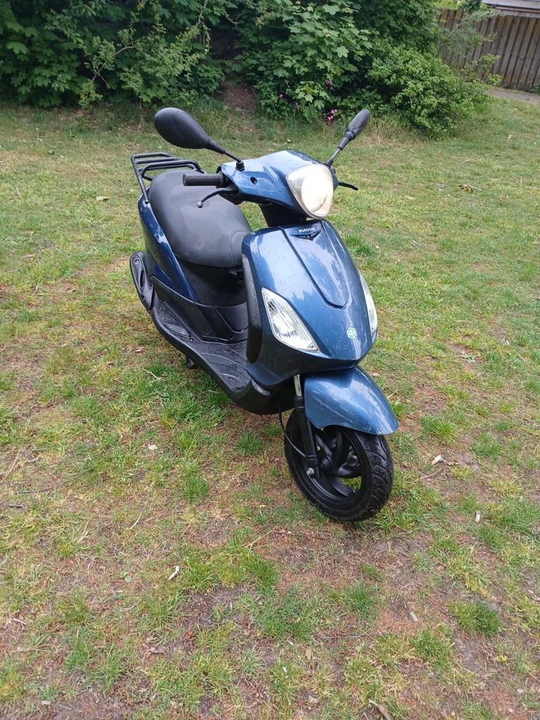 Piaggio fly snor scooter blauw kenteken, Fietsen en Brommers, Scooters | Piaggio, Ophalen, Gebruikt, Maximaal 45 km/u, Fly