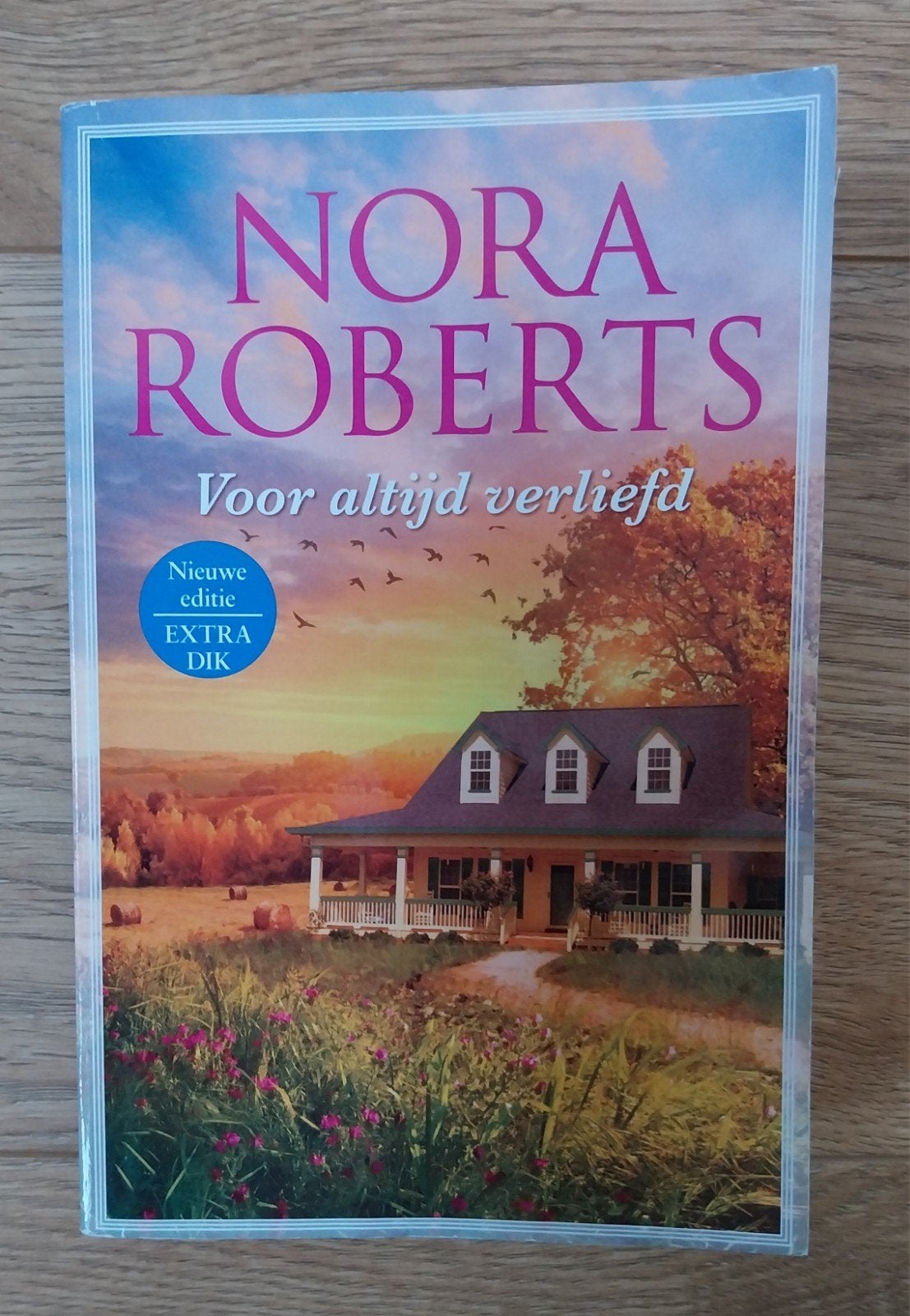 Nora Roberts, Voor altijd verliefd, Ophalen of Verzenden, Gelezen