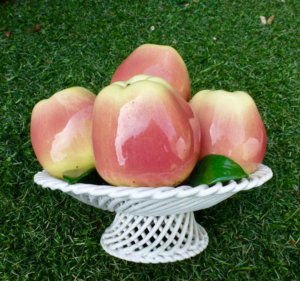 Vintage decoratieve schaal met keramische appels., Antiek en Kunst, Verzenden