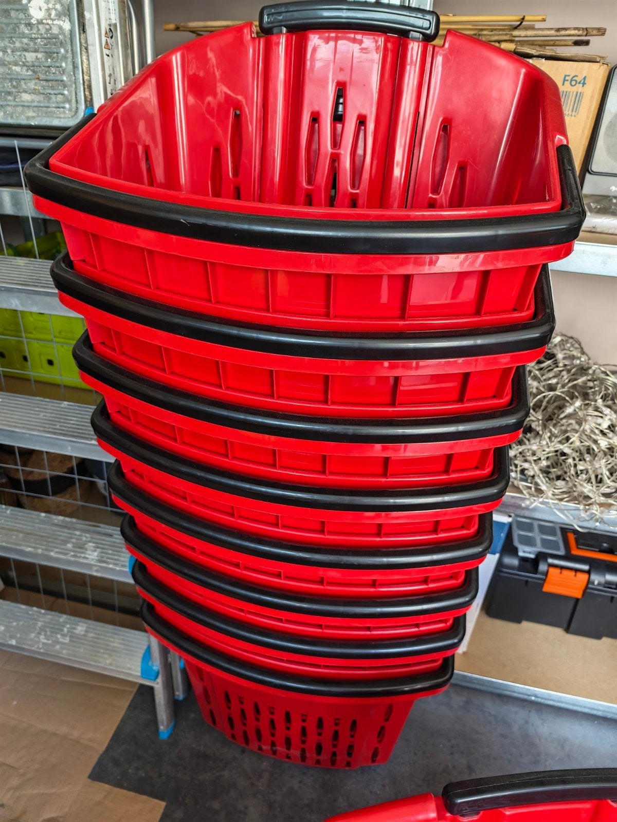 Winkelmand groot 9 stuks, Ophalen, Zo goed als nieuw, Kunststof, Met handgreep
