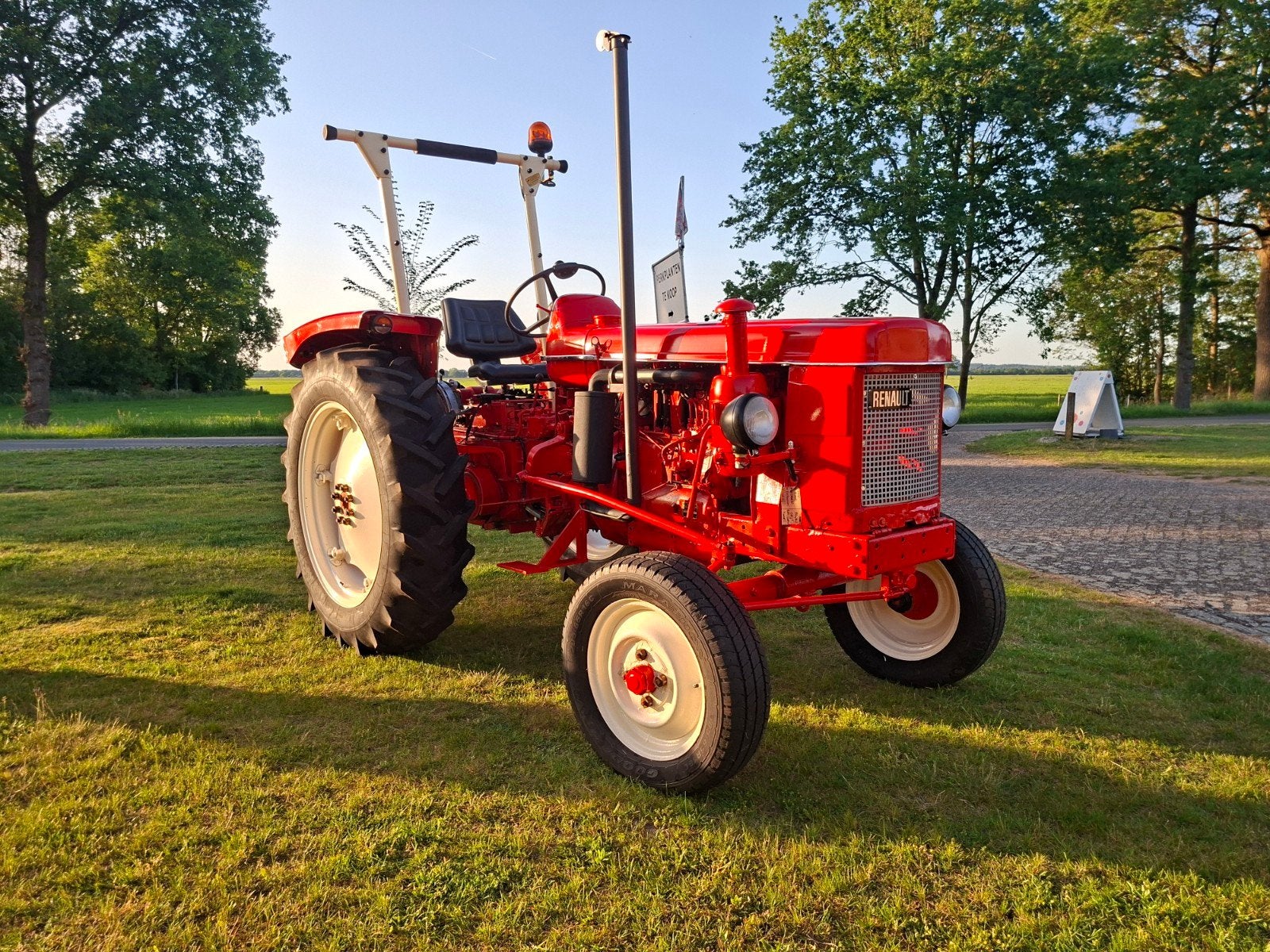 Nette Renault Super 6D tractor, Zakelijke goederen, Agrarisch | Tractoren, Ophalen, Gebruikt, Tot 80 Pk