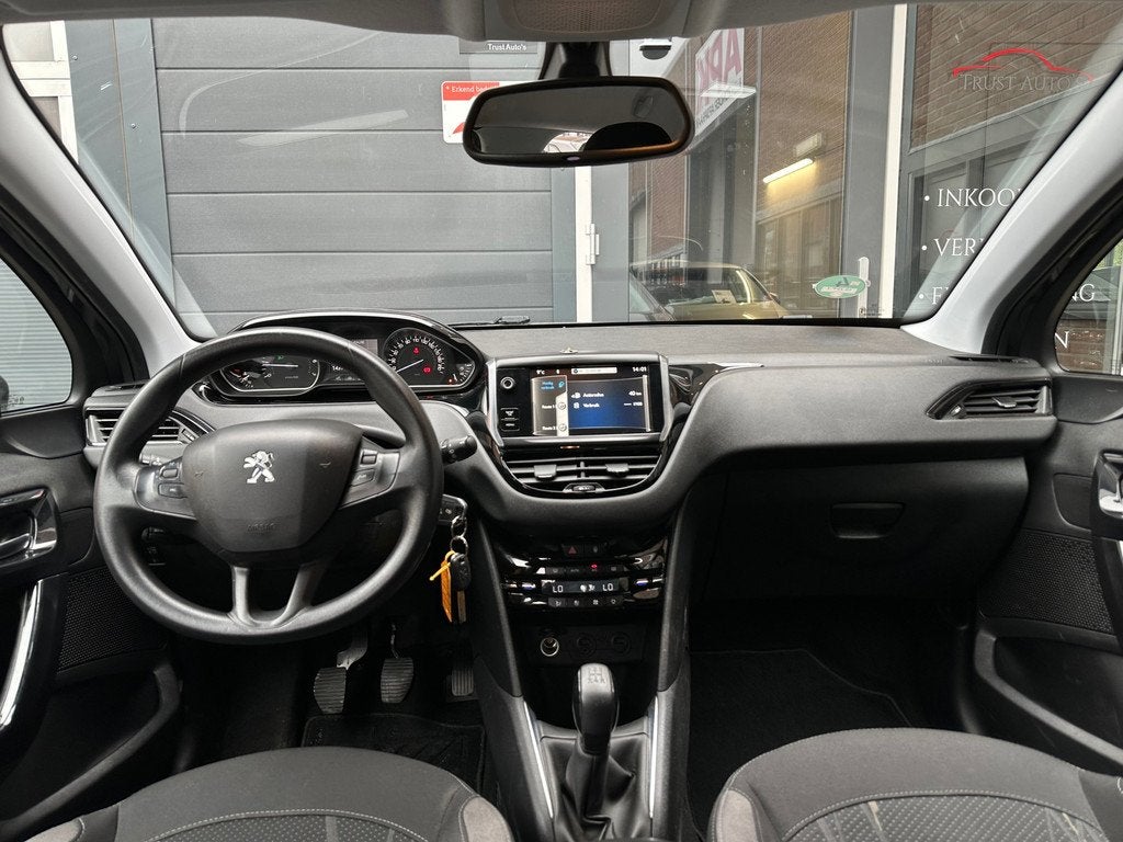 Peugeot 208 1.2 VTi Envy|Nap|Pdc|Navi|Cruise|Trekhaak|Airco, Auto's, Peugeot, Voorwielaandrijving, Euro 5, Gebruikt, 31 €/maand