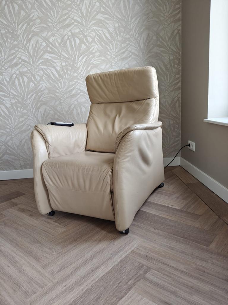 Electrische ligstoel, Huis en Inrichting, Fauteuils, Ophalen, Gebruikt, 75 tot 100 cm, Minder dan 50 cm