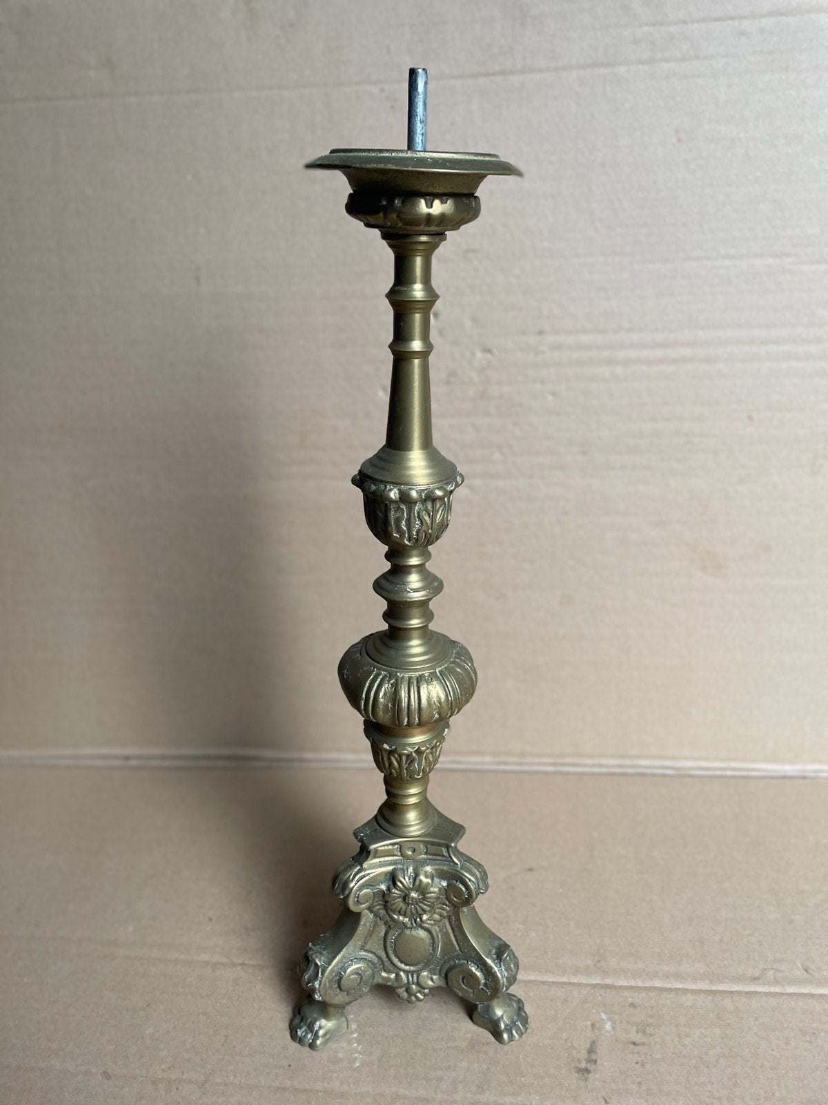 ANTIEKE ZWARE KERK KANDELAAR, Ophalen, Koper of Brons