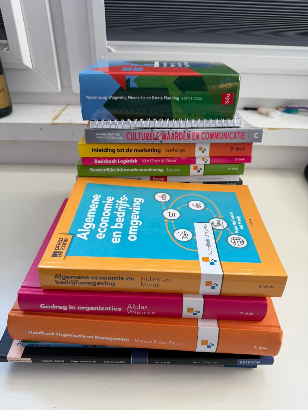 Studieboeken Business Studies - Banking & Insurance, Boeken, Studieboeken en Cursussen, Zo goed als nieuw, HBO, Alpha, Ophalen