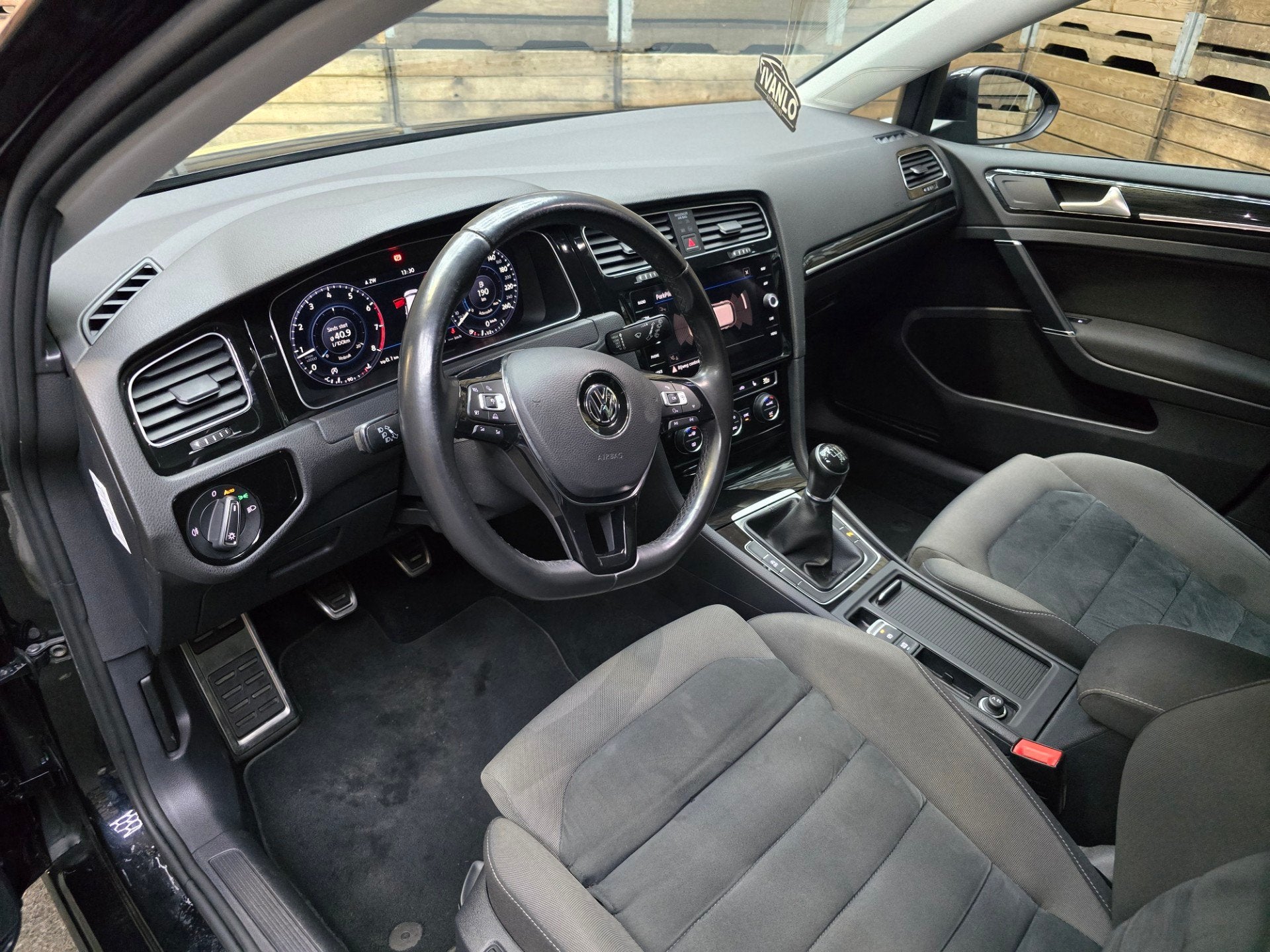 Volkswagen Golf 1.4 TSI R-Line Highline VCP LED Matrix Clima, Auto's, Voorwielaandrijving, Gebruikt, 4 cilinders, Zwart