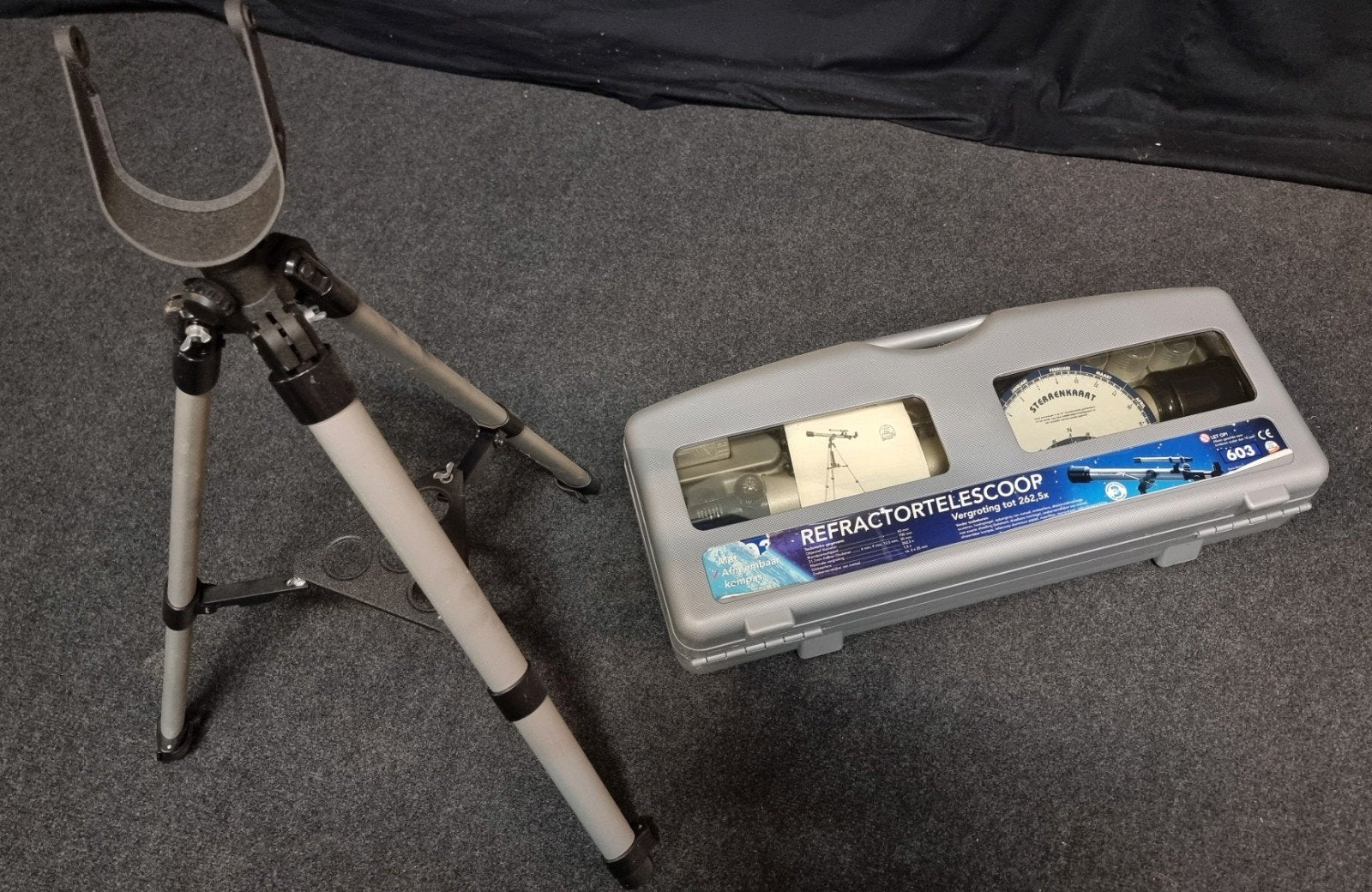 Telescoop 262.5x met statief en sterrenkaart, Lenzentelescoop (refractor), Ophalen of Verzenden, Minder dan 80 mm, Nieuw