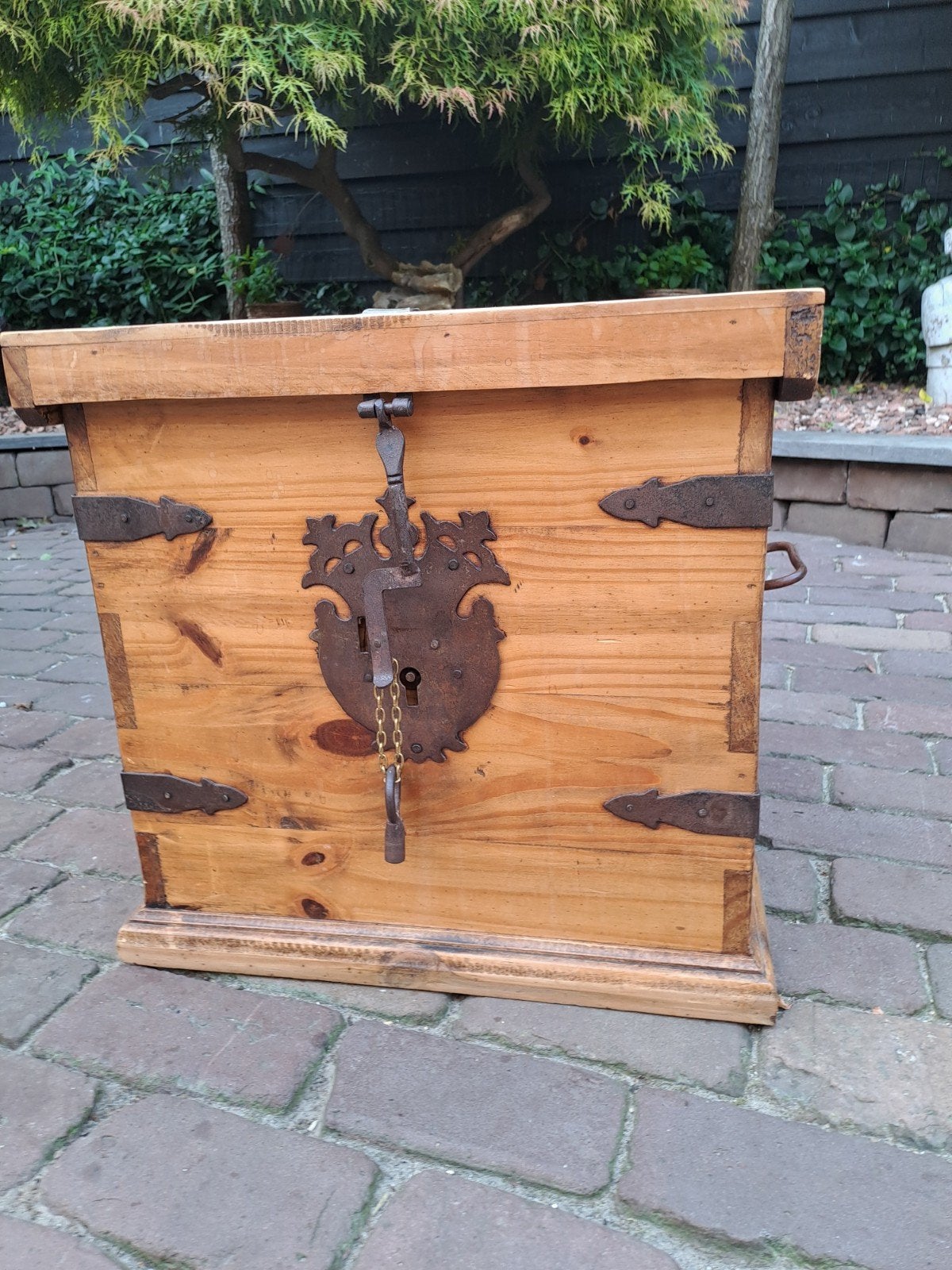 Originele mexicanse houten kist met smeedijzeren beslag, Ophalen
