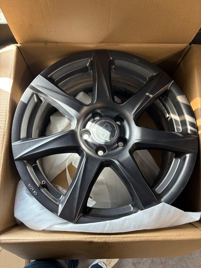18 inch velg - Donkergrijs, sportief design, Auto-onderdelen, Banden en Velgen, Ophalen, 18 inch, Oz@live.nl, Velg(en)